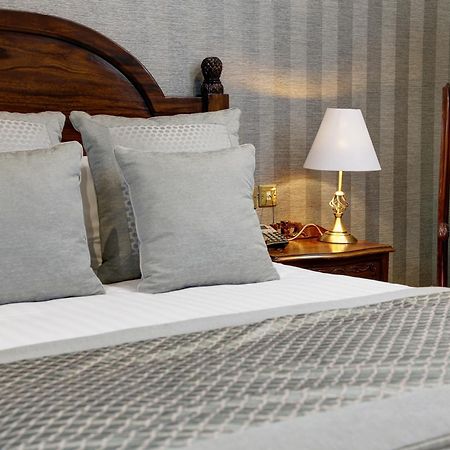 Mere Court Hotel Натсфорд Номер фото