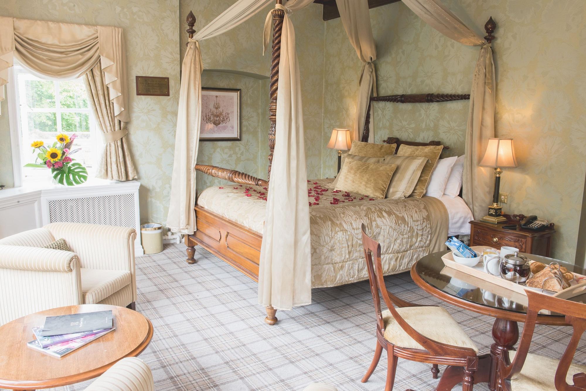 Mere Court Hotel Натсфорд Екстер'єр фото