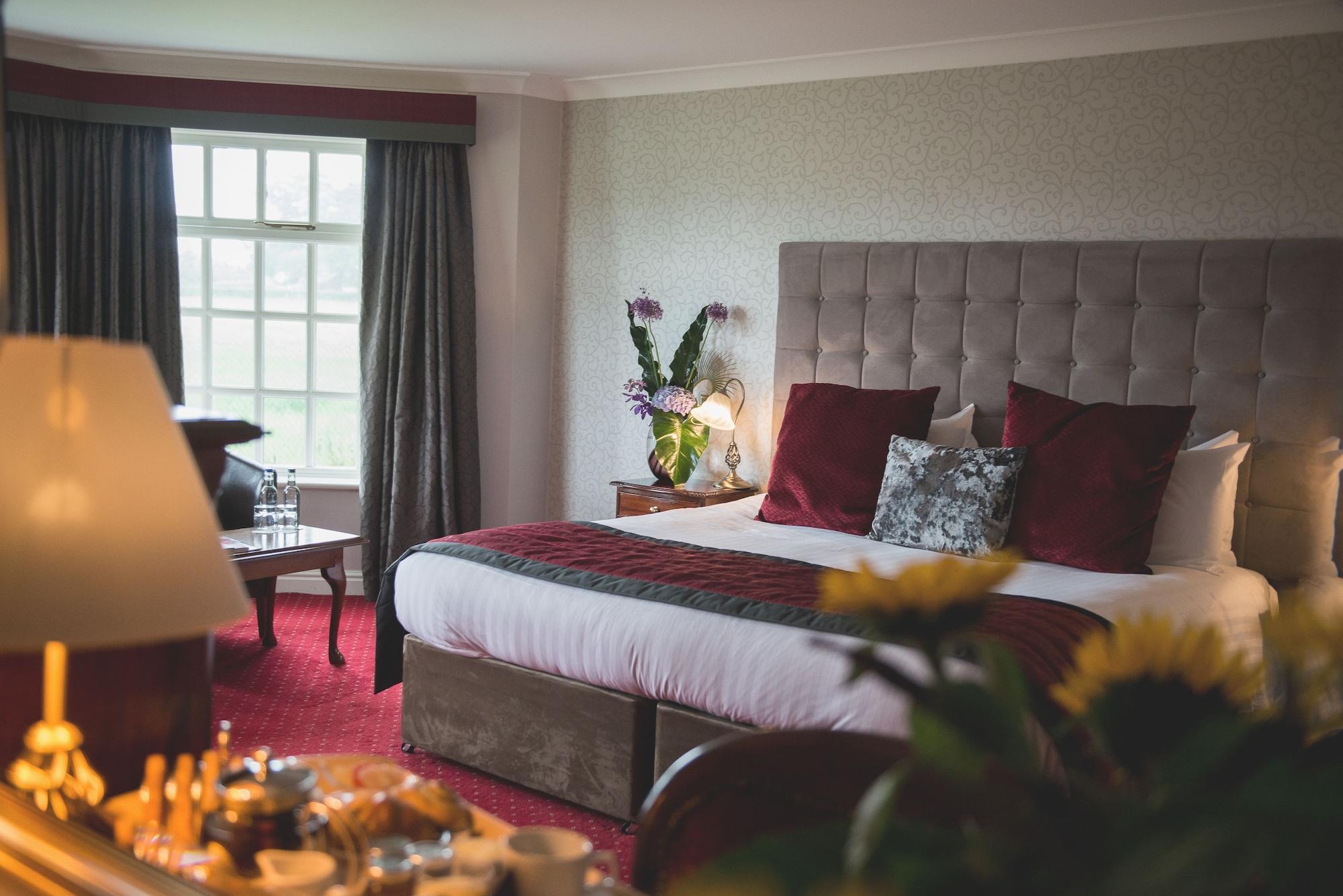 Mere Court Hotel Натсфорд Екстер'єр фото