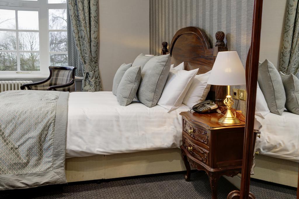 Mere Court Hotel Натсфорд Екстер'єр фото