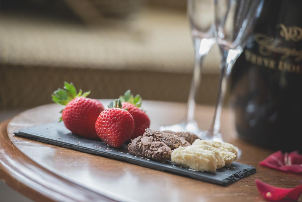 Mere Court Hotel Натсфорд Екстер'єр фото