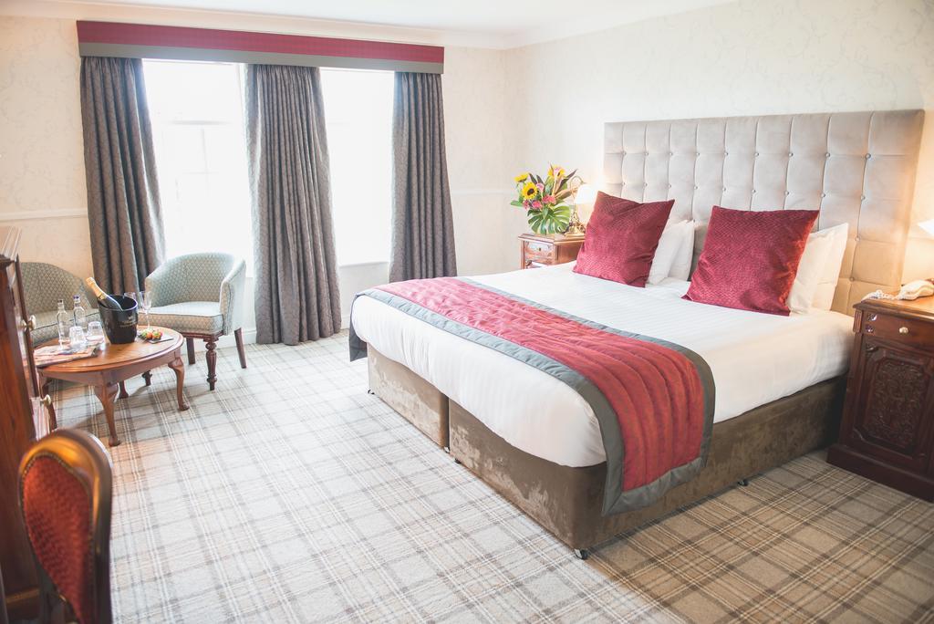 Mere Court Hotel Натсфорд Екстер'єр фото