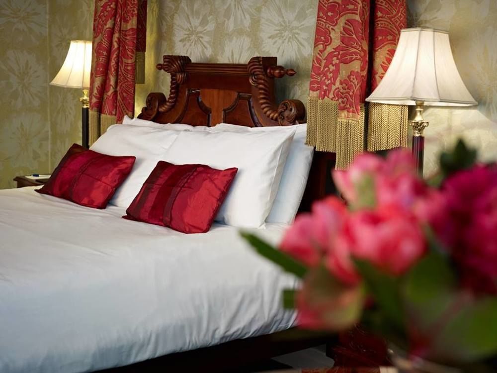 Mere Court Hotel Натсфорд Екстер'єр фото
